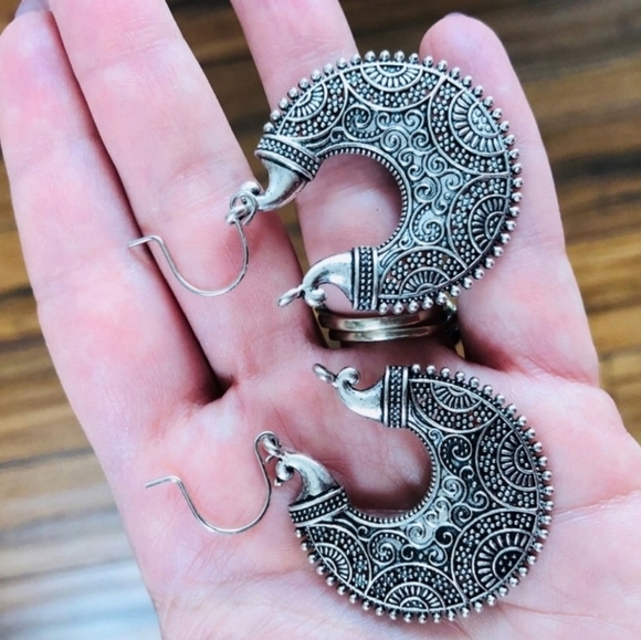 Silver and Turquoise Elephant Bracelet and Earring Set - Picture 4 of 5